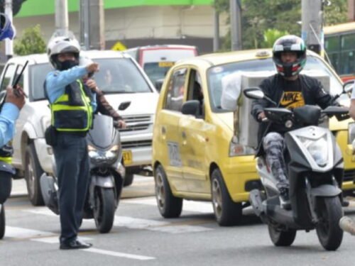 ¿Es ilegal transitar con el parabrisas roto?